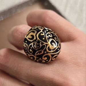 Black and Gold Tone Costume Ring